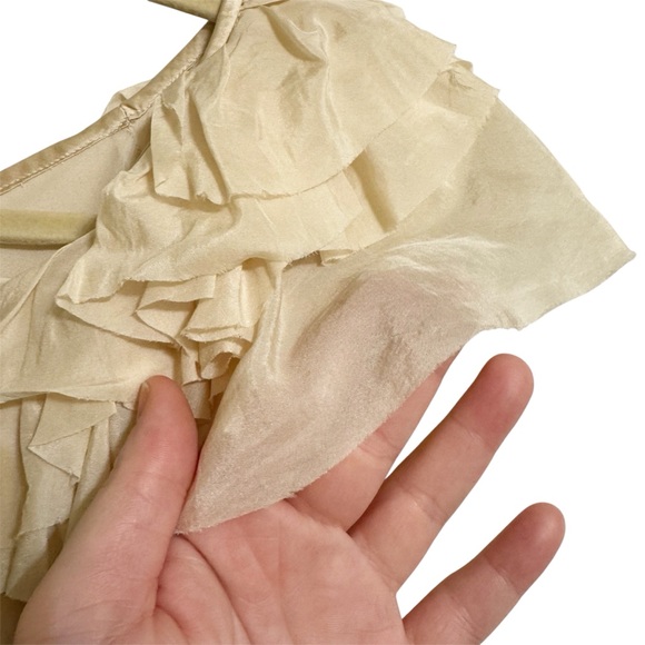 Nine West 100% Silk Ruffle Blouse PetiteSize 8 Cream Romantic Top - Picture 4 of 7